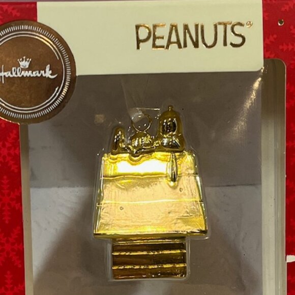 Peanuts Snoopy On Top of Doghouse Gold Christmas Tree Ornament 1.5"x2.5" NEW - Picture 8 of 9